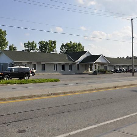 Motel Les Pignons Verts Buckingham Exterior foto