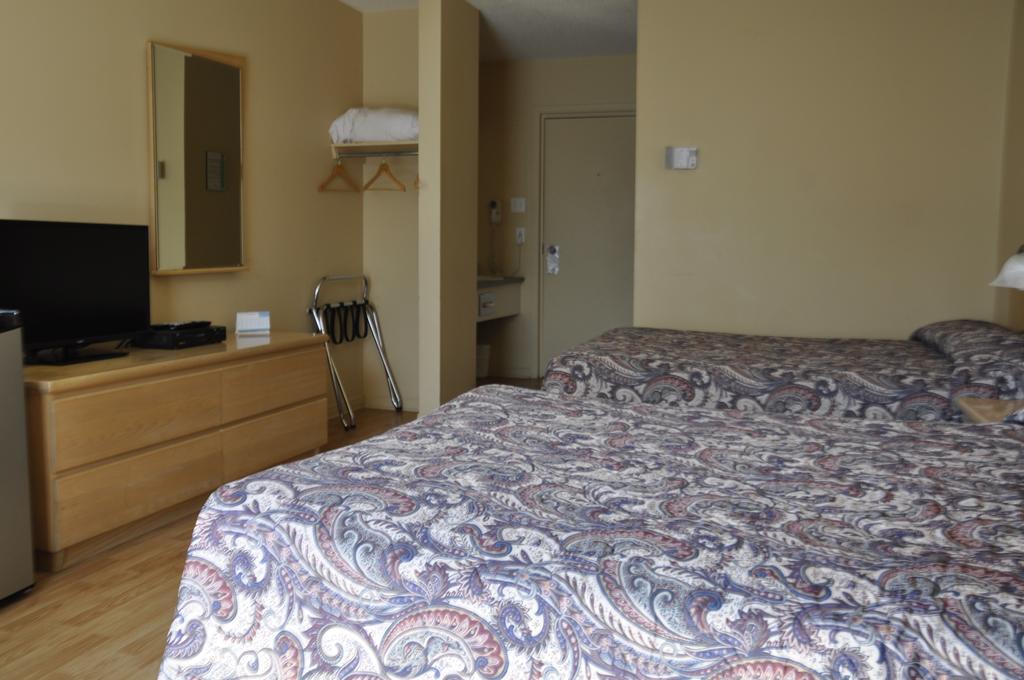 Motel Les Pignons Verts Buckingham Quarto foto